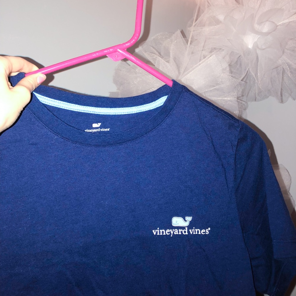 vineyard vines tee!